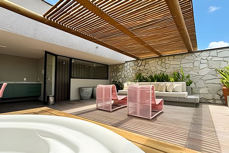 House 3 Suite Pool and Hot Tub for up to 9 people