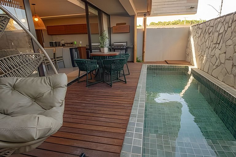 Three-story house with 3 en-suite bedrooms, swimmi