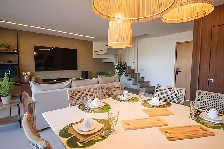 Three-story house with 3 en-suite bedrooms, swimmi