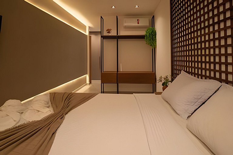 Three-story house with 3 en-suite bedrooms, swimmi