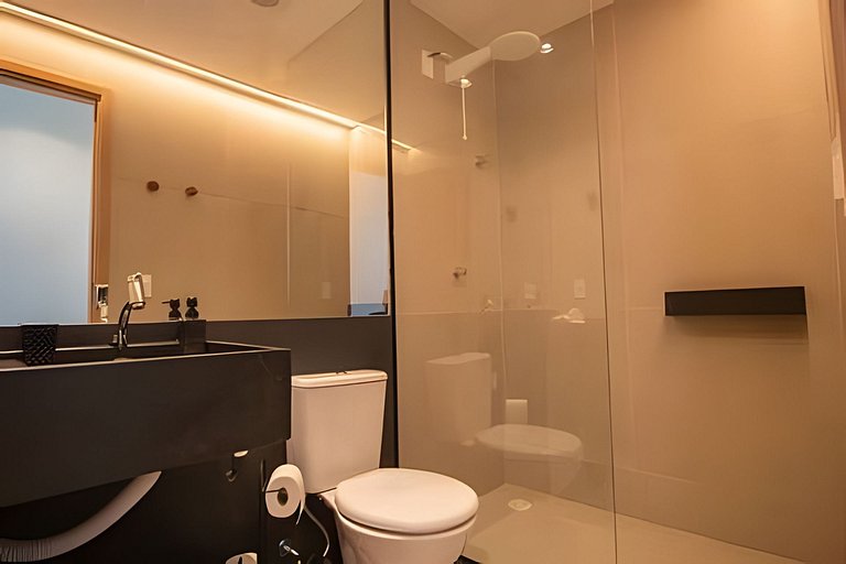 Three-story house with 3 en-suite bedrooms, swimmi