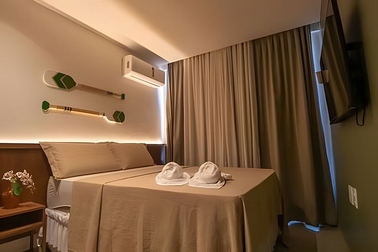 Three-story house with 3 en-suite bedrooms, swimmi