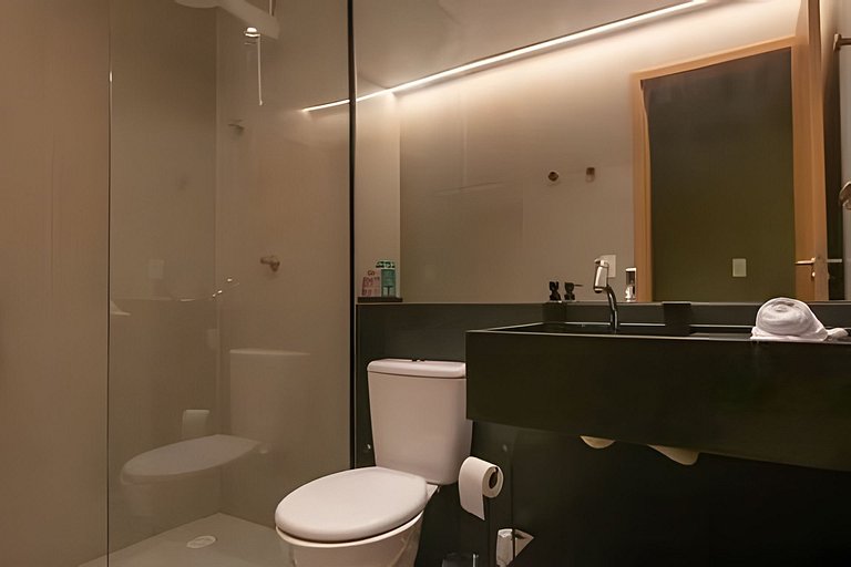 Three-story house with 3 en-suite bedrooms, swimmi