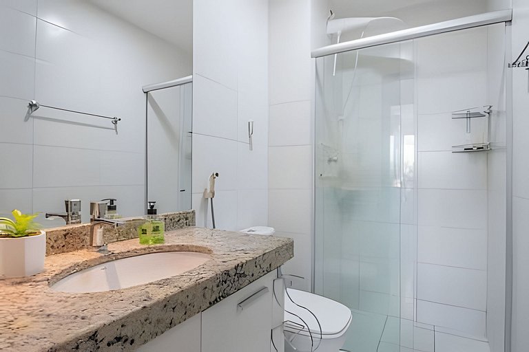 Apartamento Cond Pé na Areia com Varanda