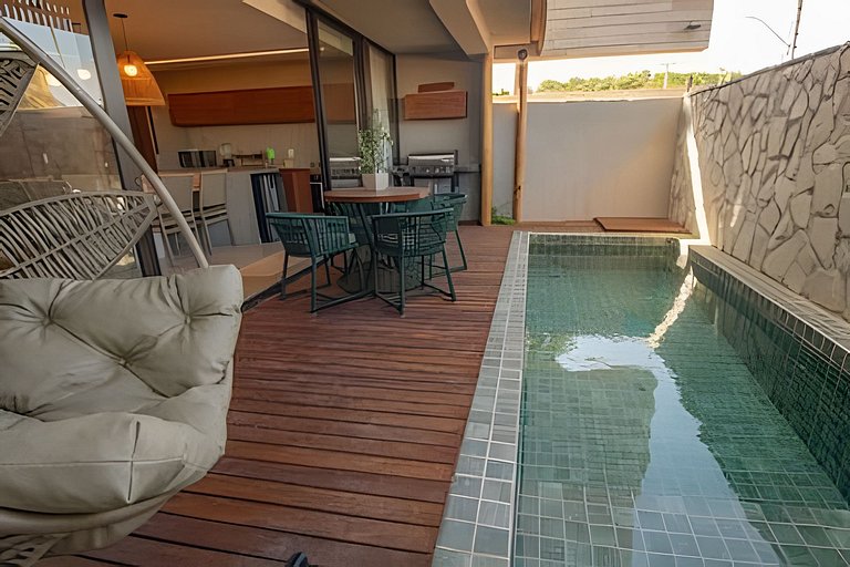 Three-story house with 3 en-suite bedrooms, swimmi