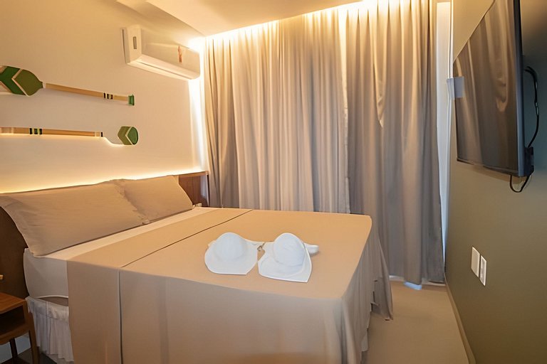 Three-story house with 3 en-suite bedrooms, swimmi