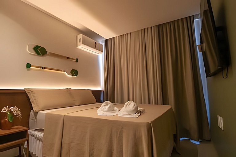 Three-story house with 3 en-suite bedrooms, swimmi